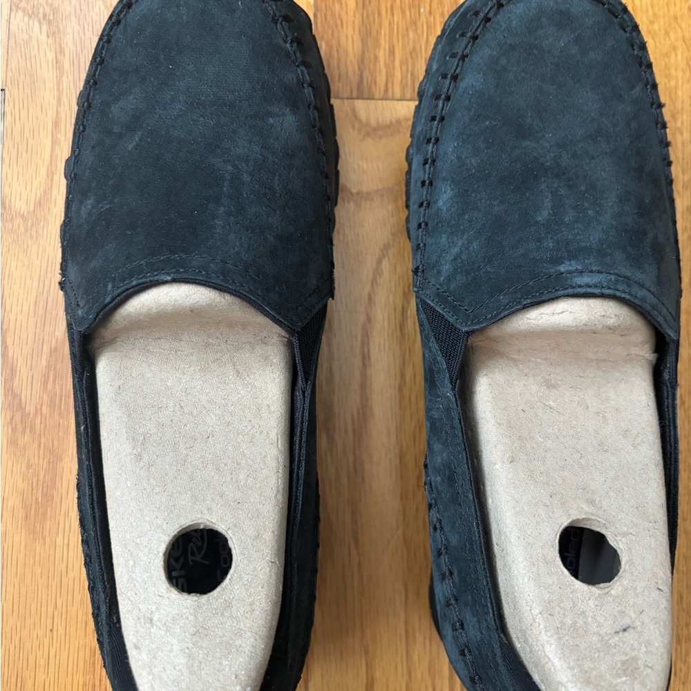 NEW Skechers Women's Black Suede Loafers. Relaxed fit.  Cooled Memory Foam.